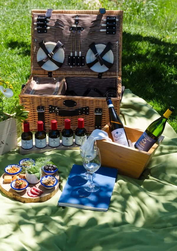 Picnic at Regaleali - Déjeuner sur l’herbe