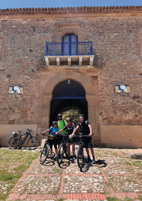 E-Bike Tour e Degustazione a Regaleali